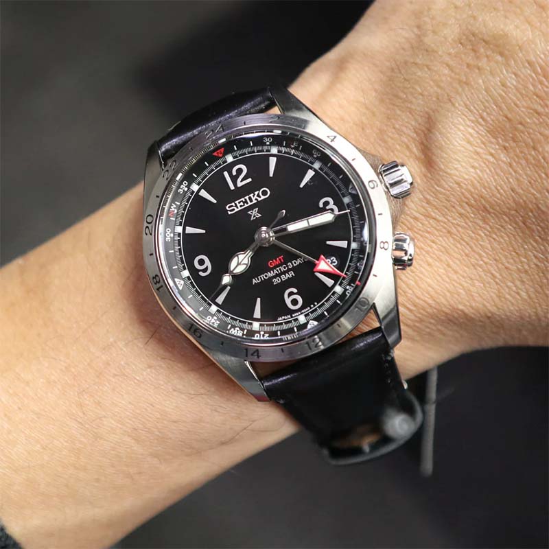 2-Seiko-Prospex-Alpinist-Mechanical-GMT-SPB379