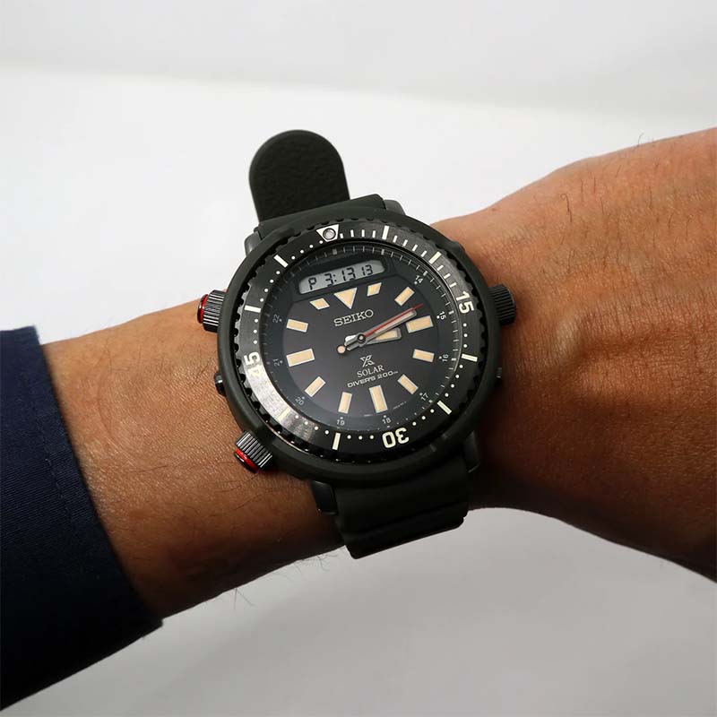 2.-SEIKO-PROSPEX-SOLAR-ANALOG-DIGITAL-ARNIE-SNJ031