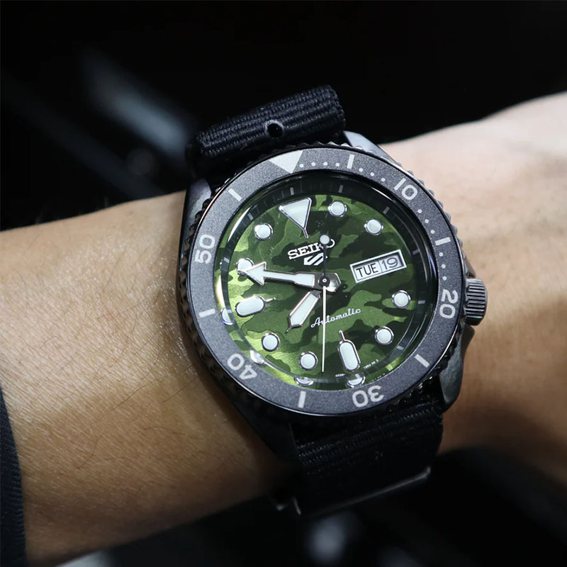2.SEIKO-5-SKX-STREET-STYLE-SRPJ37K1-1