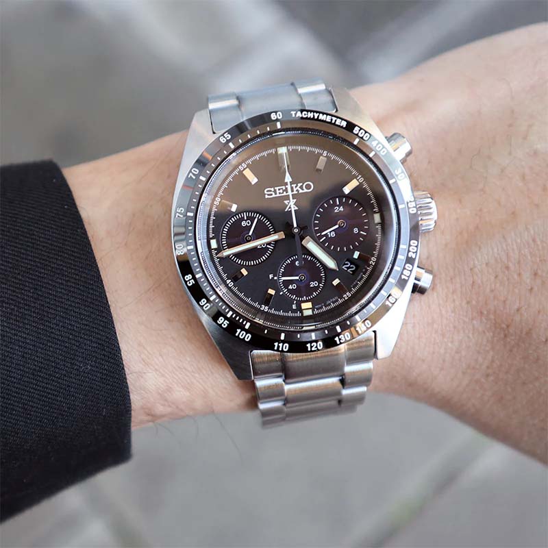 2.SEIKO-Prospex-Solar-Speedtimer-Black-SSC819P1
